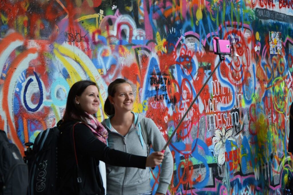 tourists taking selfie street-art